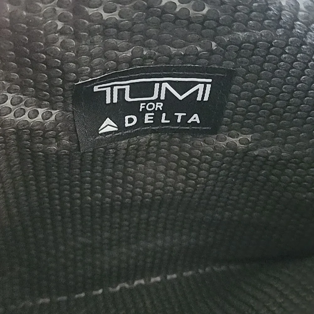 Tumi for Delta Cosmetic Vanity Toiletries Case Toiletry bag